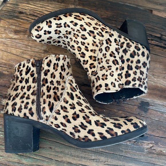 Vera Gomma Calf-hair / Pony-hair Cheetah print booties - Picture 4 of 10